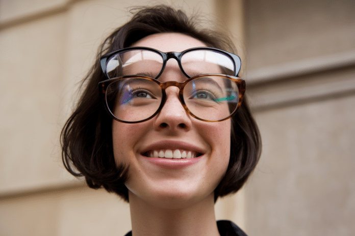 Cat-eye, rectangulaires, rondes: le retour des silhouettes reconnaissables: Le point commun des lunettes retenues par ELLE Québec tient à leur lisibilité. Ce sont des paires qu'on identifie immédiatement par leur forme: cat-eye, rectangulaire, ronde, ou des variations entre c - illustration