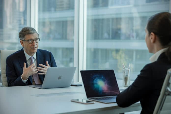 Bill Gates presse entreprises et États d'accélérer leur transition vers l'IA générative, ce retard d'adaptation inquiète