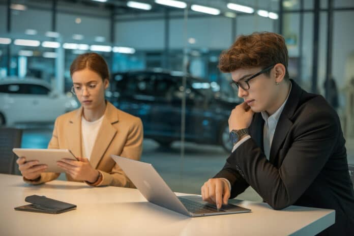 Claude, filigrane invisible, salariés et étudiants inquiets, ce que les contrôles d'IA pourraient révéler sur vous