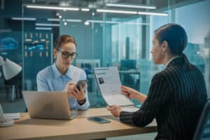 Recherche d'emploi en 2026, CV réécrits par ChatGPT, entretiens préparés par IA, ce qui change pour candidats et recruteurs